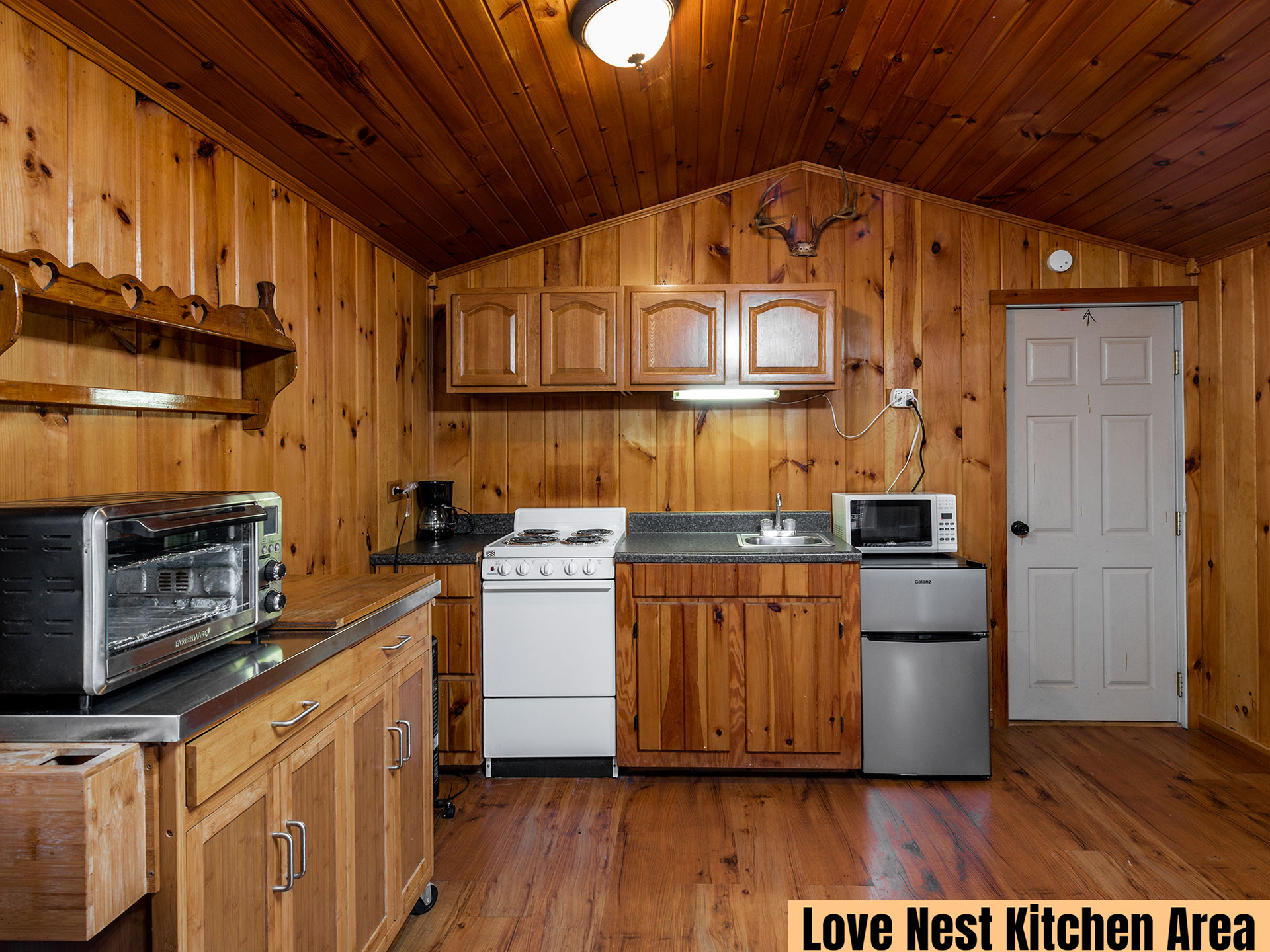 Statts Mills Campground and Cabins - Love Nest Cabin